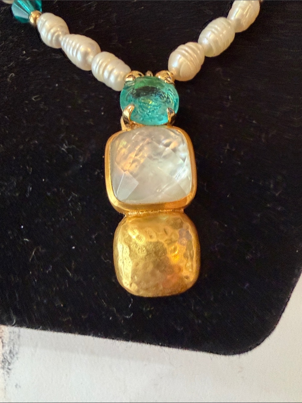 JV Boutique Pearl Necklace with Teal Crystal and Gold Pendant - Picture 4 of 4